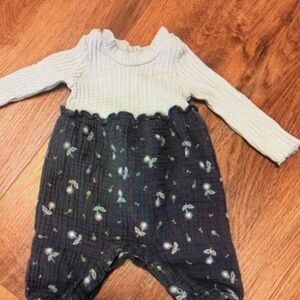 Adorable Baby Outfit with Floral Pattern